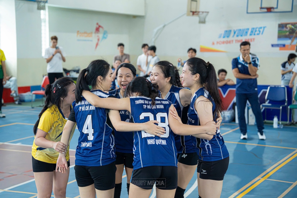 HUIT nữ toàn thắng, chắc suất vào tứ kết sau chiến thắng 2-0 trước Đại học Văn Hiến